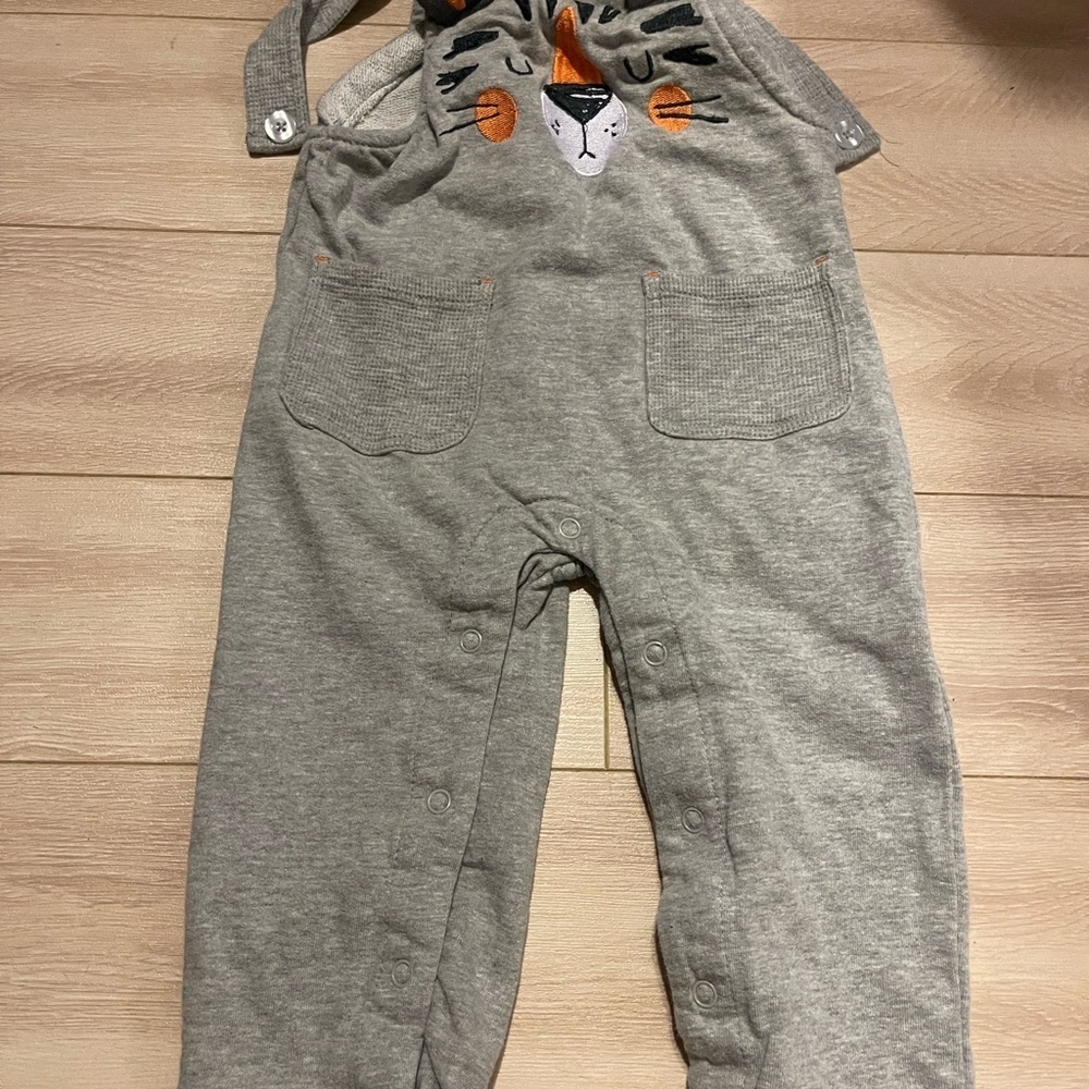 Set of 7 baby/ toddler bodysuit costume pants shirts 2 t+ converse sneakers Sz5 - Picture 6 of 15